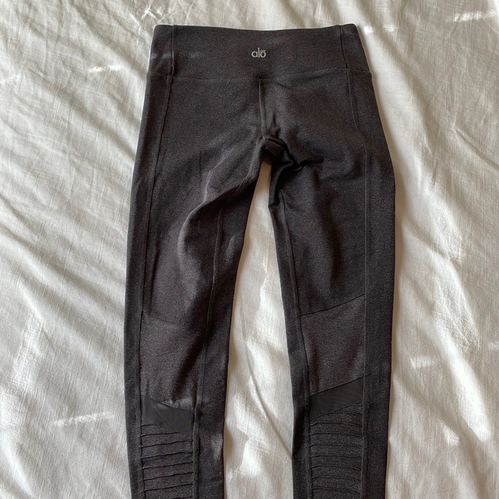 Alo Yoga grey Leggings!